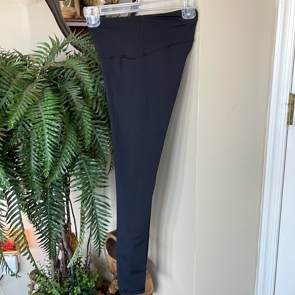 Brand New Good American Performance Black w/ Red Stretch Compression Leggings - Picture 6 of 15